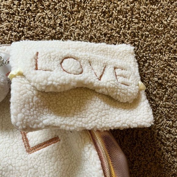 New SLEEPOVER WEEKENDER 5 Piece Set - Picture 3 of 8